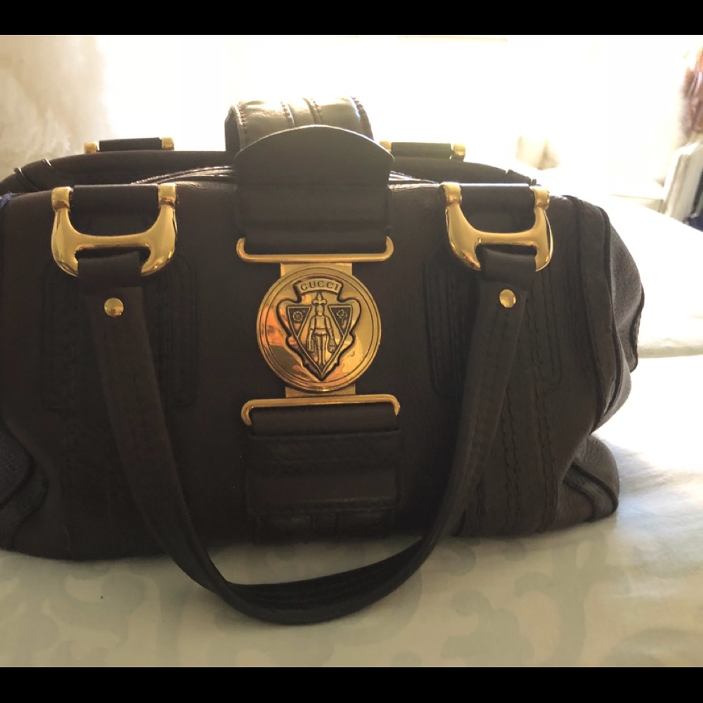 Leather Gucci Bag w gold hardwear GREAT CONDITION